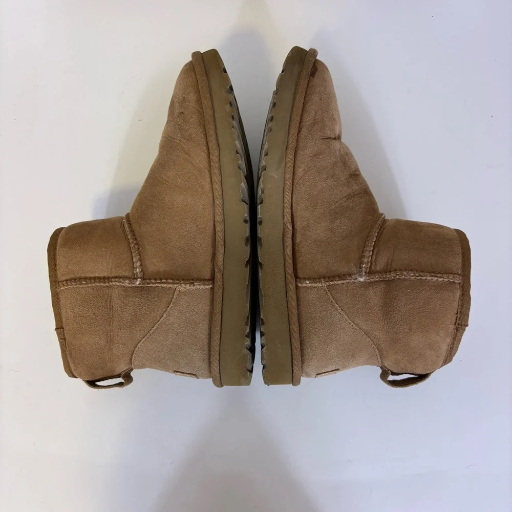 UGG Chestnut‎ Short Classic Winter Fur Lined Boots Women’s 8
